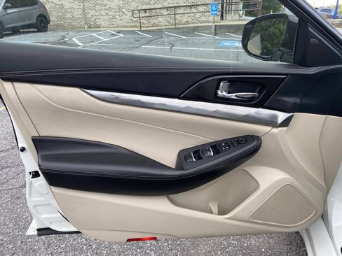 Used 2020 Nissan Maxima 3.5 SV w/ Floor Mat Group FWD image 10