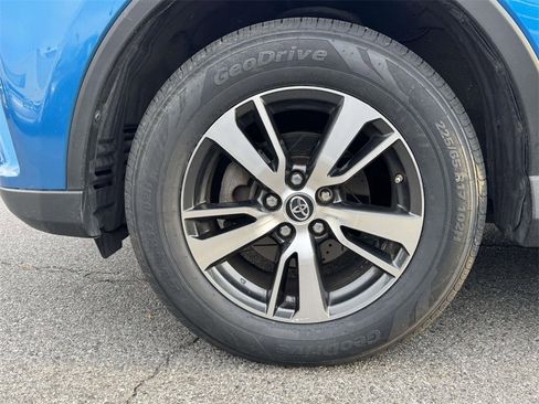 Used 2018 Toyota RAV4 XLE image 12