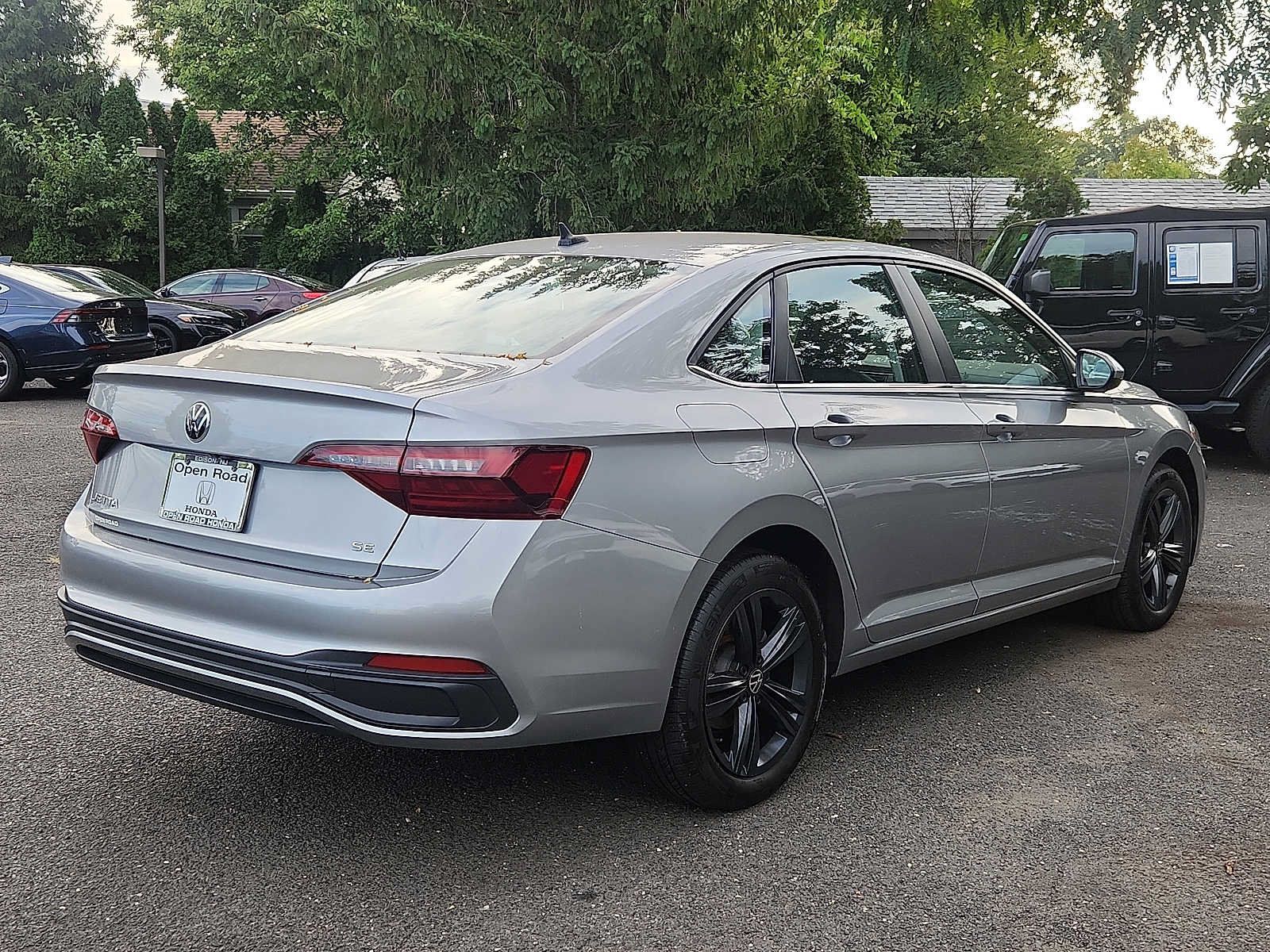 Used 2023 Volkswagen Jetta SE FWD image 6