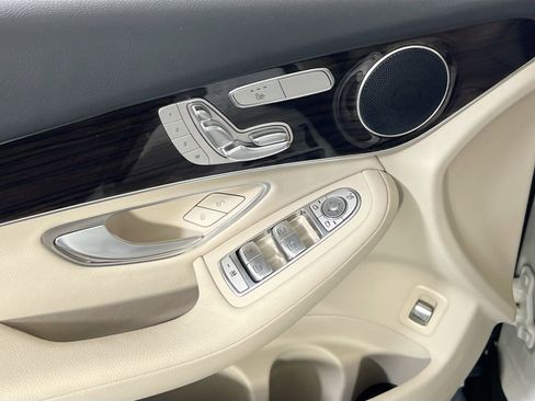 Used 2021 Mercedes-Benz GLC 300 4MATIC SUV image 17