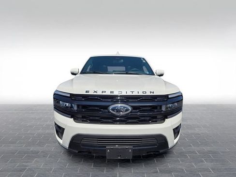 Used 2024 Ford Expedition Max Limited AWD/4WD image 2