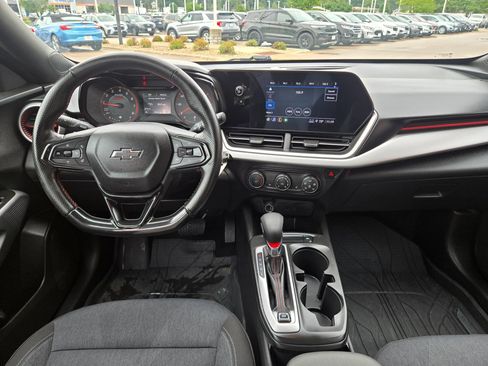 Used 2024 Chevrolet Trax RS FWD image 12