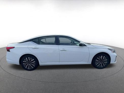 Used 2025 Nissan Altima 2.5 SV image 16