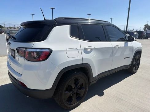 Used 2019 Jeep Compass Latitude FWD image 2