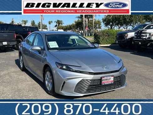 Used 2025 Toyota Camry LE image 1