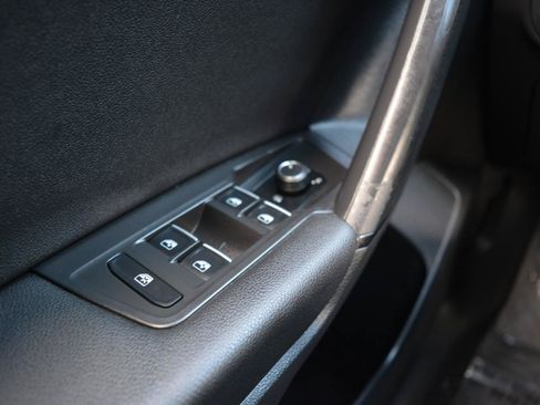 Used 2019 Volkswagen Tiguan SE w/ Panoramic Sunroof Package AWD/4WD image 29
