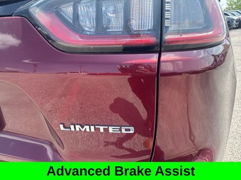 Used 2019 Jeep Cherokee Limited w/ Luxury Group FWD image 7