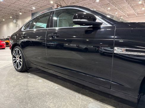 Used 2016 Jaguar XF Prestige image 25