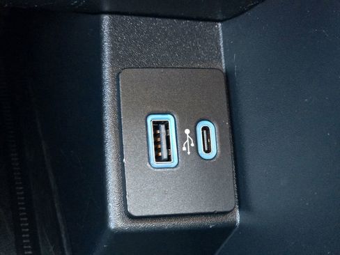 Used 2024 Ford Edge Titanium image 21