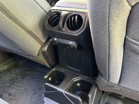 Certified 2025 Jeep Gladiator Sport AWD/4WD image 35
