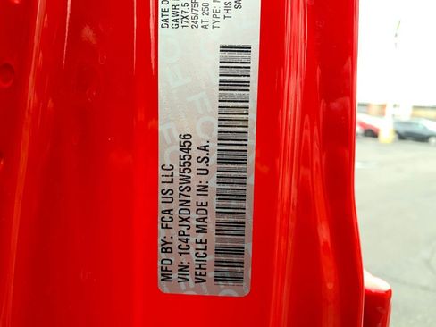 Used 2025 Jeep Wrangler Sport S image 28