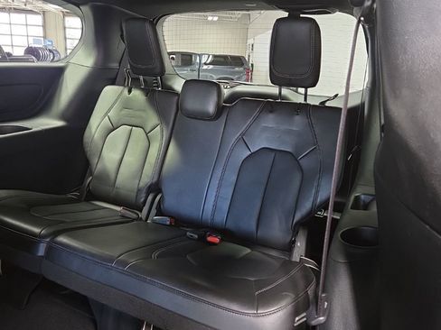 Used 2025 Chrysler Pacifica Select FWD image 33