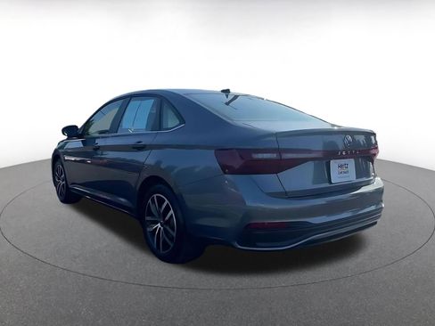 Used 2025 Volkswagen Jetta SE image 11