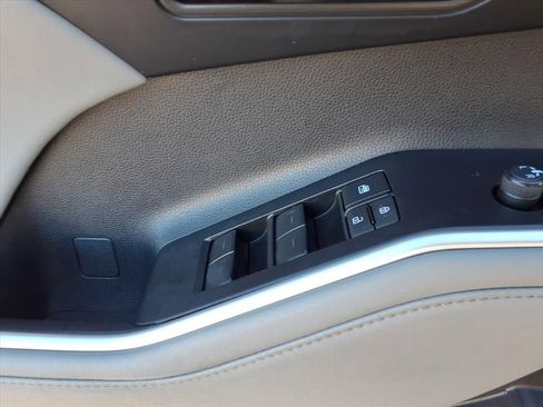 Used 2023 Toyota Highlander XLE FWD image 20