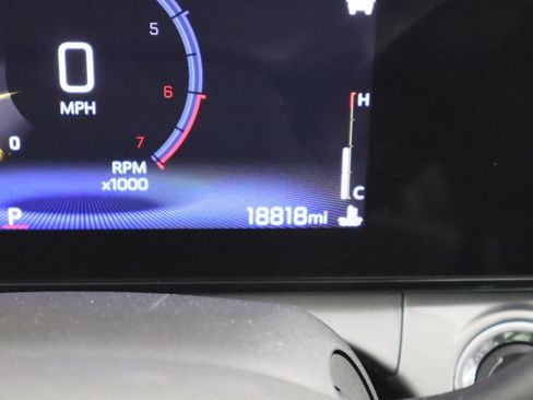 Used 2025 Chevrolet Trax LT FWD image 35