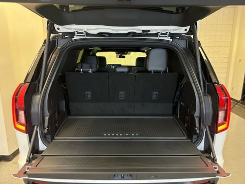 New 2025 Ford Expedition Platinum w/ Stealth Appearance Package image 43