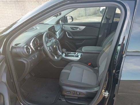 Used 2025 Chevrolet Blazer LT FWD image 4