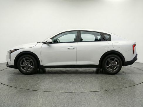 Used 2025 Kia K4 LXS image 5