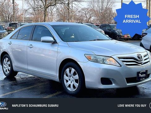 Used 2010 Toyota Camry LE image 1