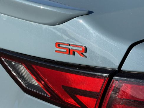 Used 2025 Nissan Sentra SR FWD image 8