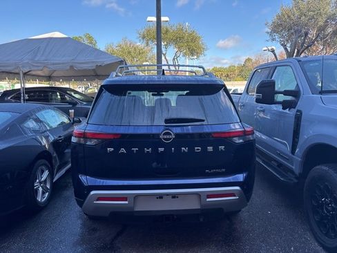 Used 2024 Nissan Pathfinder Platinum image 4