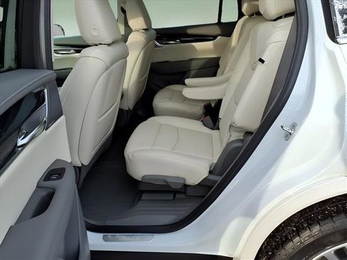 Used 2025 Cadillac XT6 Premium Luxury w/ LPO, Floor Liner Package image 17