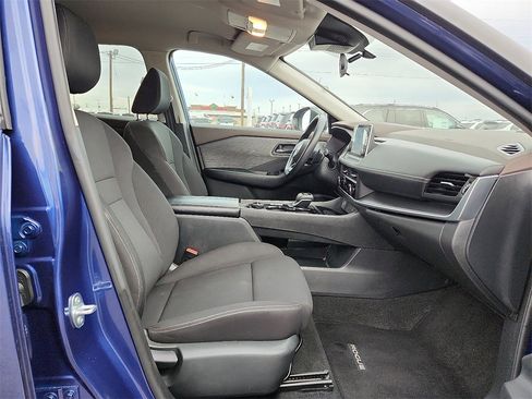 Used 2023 Nissan Rogue S image 7