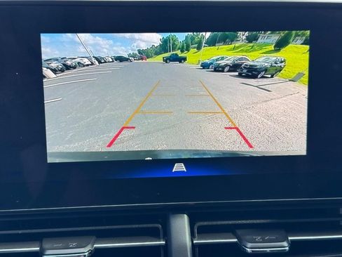 Used 2025 Chevrolet Trax RS w/ Driver Confidence Package FWD image 19