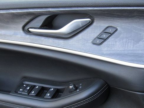 Used 2024 Jeep Grand Cherokee L Limited w/ Luxury Tech Group II image 36