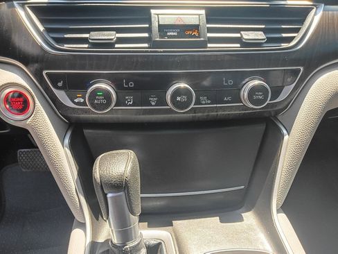 Used 2018 Honda Accord EX image 15