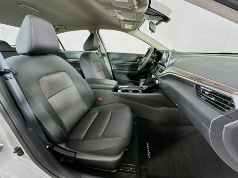 Used 2024 Nissan Altima 2.5 SV FWD image 29