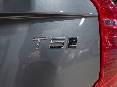 Used 2020 Volvo XC90 T5 Momentum w/ Protection Package Premier image 24