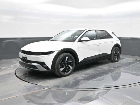 New 2025 Hyundai Ioniq 5 SE image 4