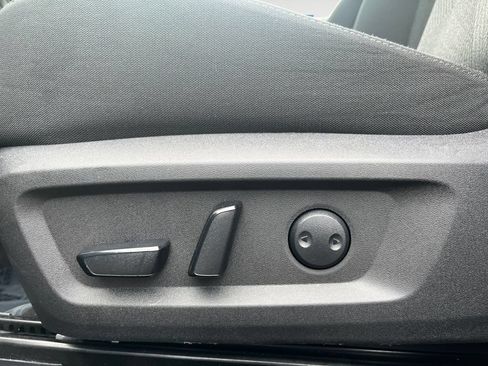 Used 2025 Nissan Rogue SV AWD/4WD image 16