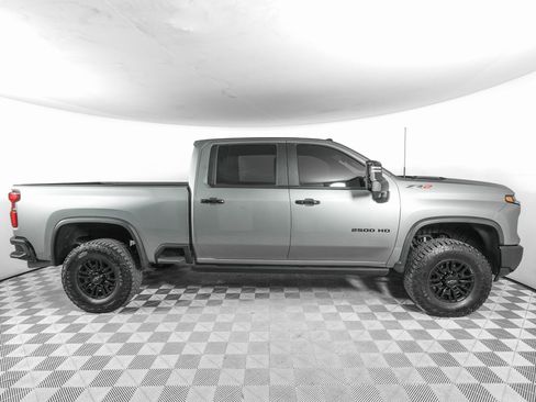 Used 2024 Chevrolet Silverado 2500 ZR2 w/ Technology Package image 4