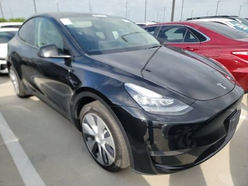 Used 2023 Tesla Model Y Long Range image 2
