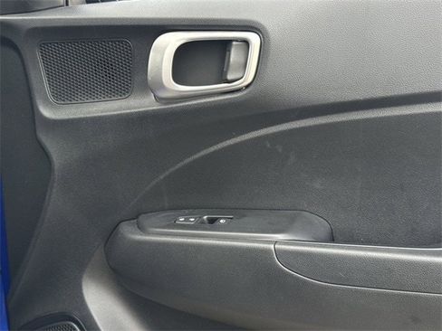Used 2025 Hyundai Venue SEL image 27