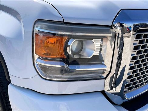 Used 2016 GMC Sierra 3500 Denali w/ Duramax Plus Package image 33