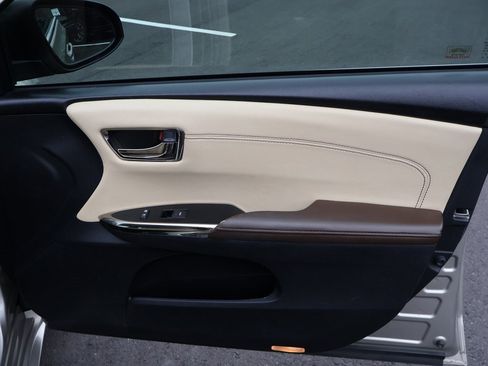 Used 2013 Toyota Avalon Limited image 11