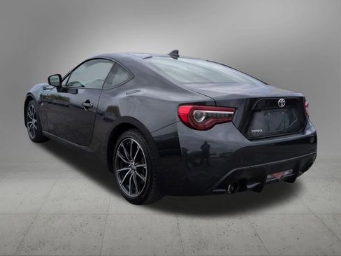 Used 2017 Toyota 86 RWD image 4