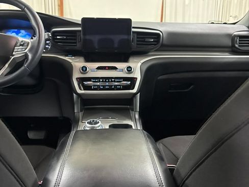 Used 2023 Ford Explorer XLT AWD/4WD image 19