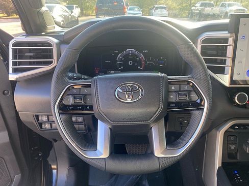 Used 2025 Toyota Sequoia Platinum image 14