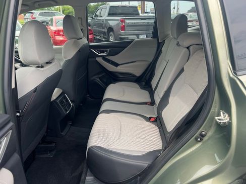 Used 2019 Subaru Forester Premium w/ All-Weather Package AWD/4WD image 12