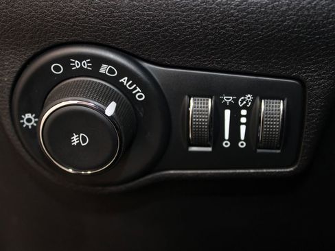 Used 2025 Jeep Compass Latitude image 24