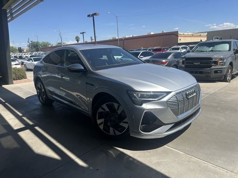 Used 2023 Audi e-tron Premium Plus w/ Premium Plus Package AWD/4WD image 5