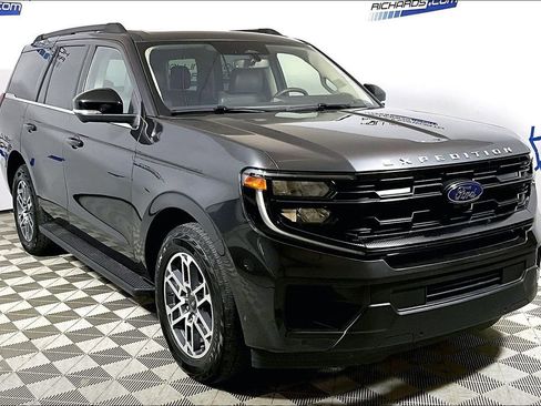 Used 2025 Ford Expedition Active AWD/4WD image 3