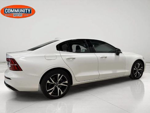Used 2025 Volvo S60 B5 Core FWD image 8