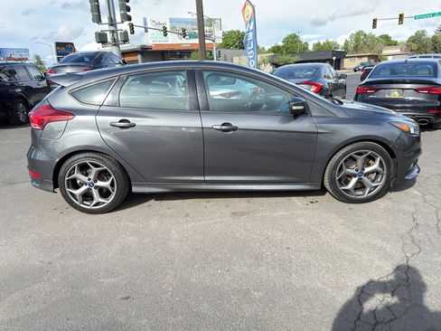 Used 2018 Ford Focus ST FWD image 7
