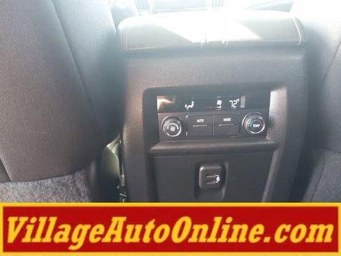 Used 2021 Chevrolet Traverse LT image 36