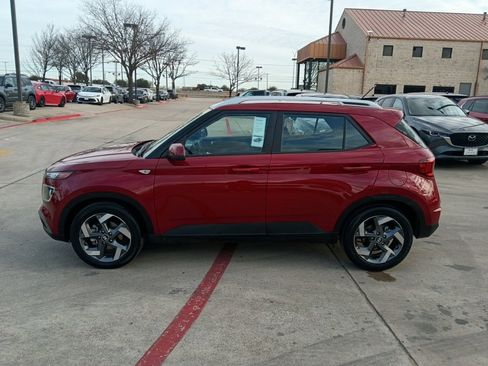 Used 2025 Hyundai Venue SEL image 4